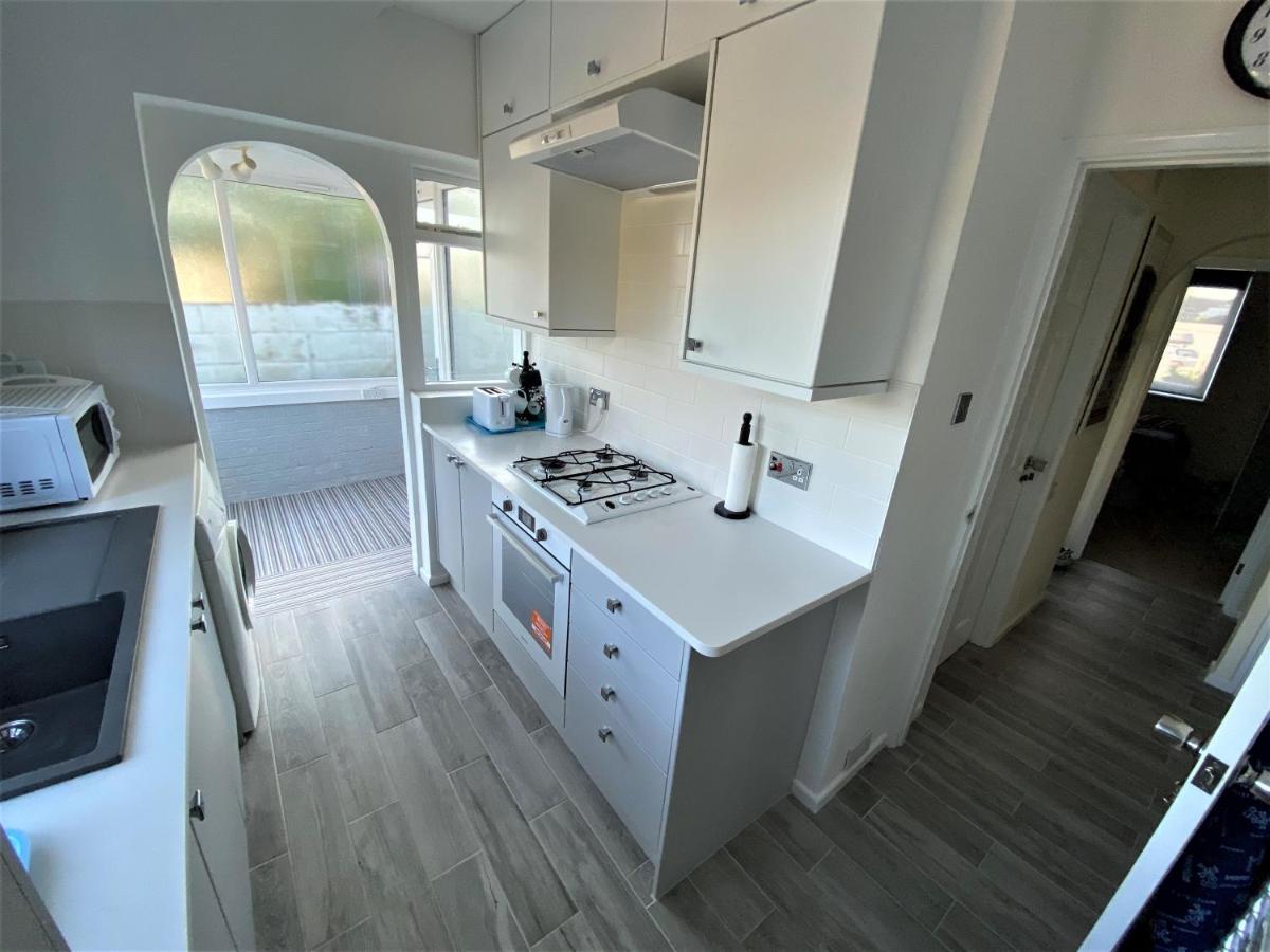 Luxury Suntrap In Private Complex St Leonards Apartamento Newport Beach Exterior foto