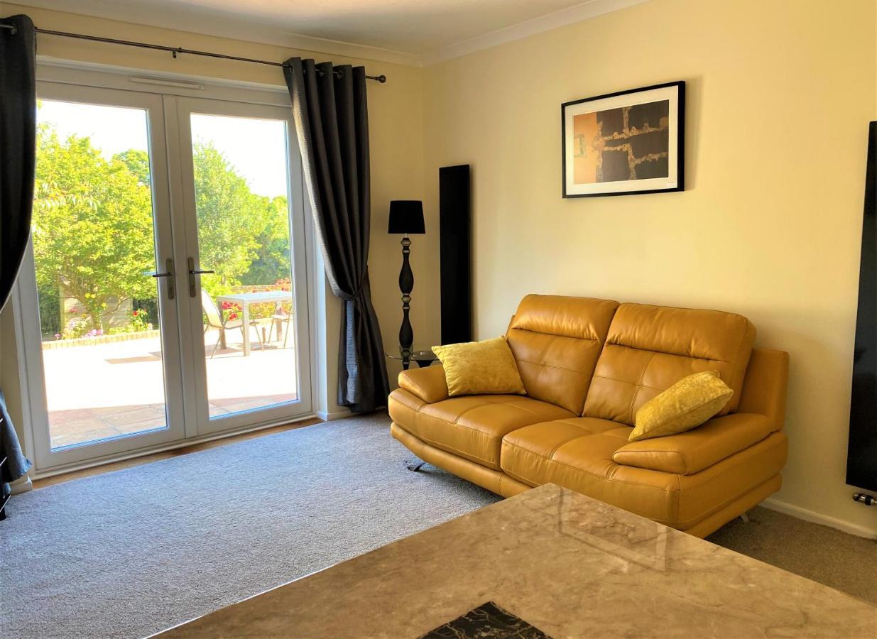 Luxury Suntrap In Private Complex St Leonards Apartamento Newport Beach Exterior foto
