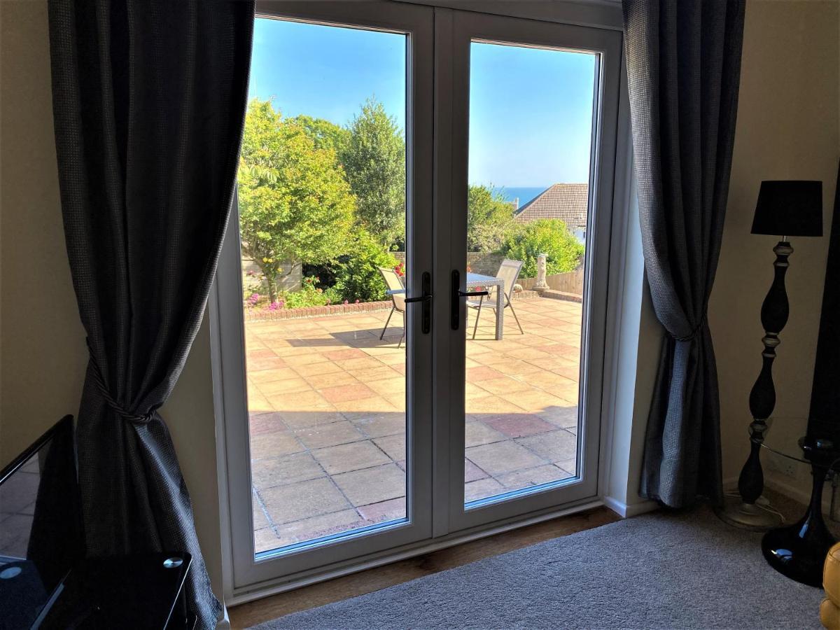 Luxury Suntrap In Private Complex St Leonards Apartamento Newport Beach Exterior foto