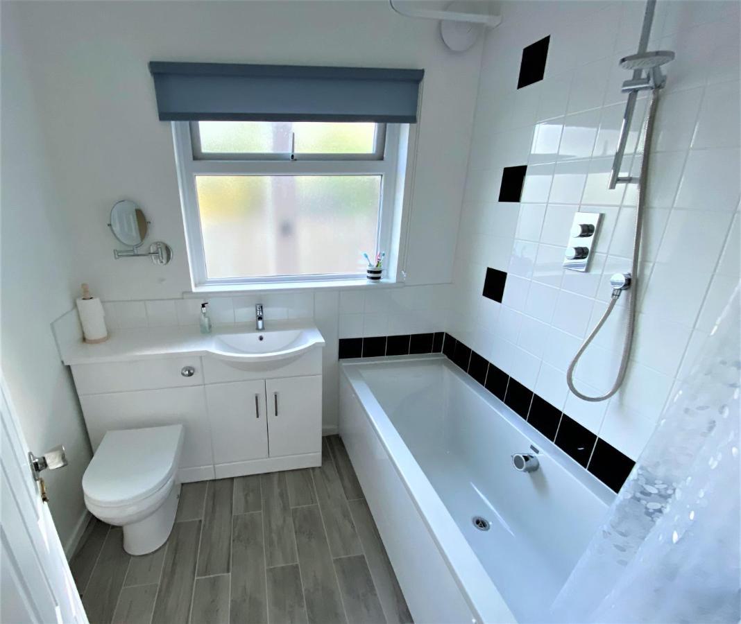 Luxury Suntrap In Private Complex St Leonards Apartamento Newport Beach Exterior foto