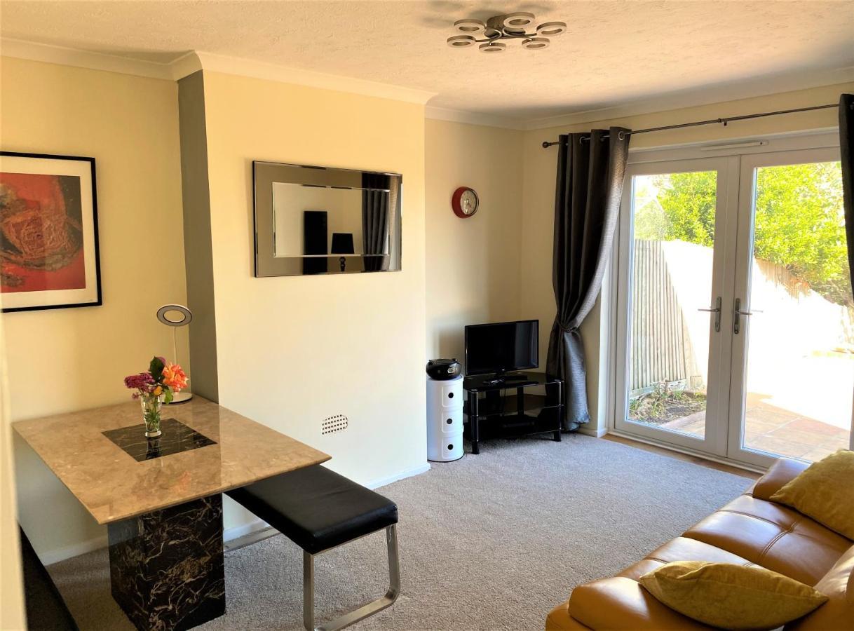 Luxury Suntrap In Private Complex St Leonards Apartamento Newport Beach Exterior foto