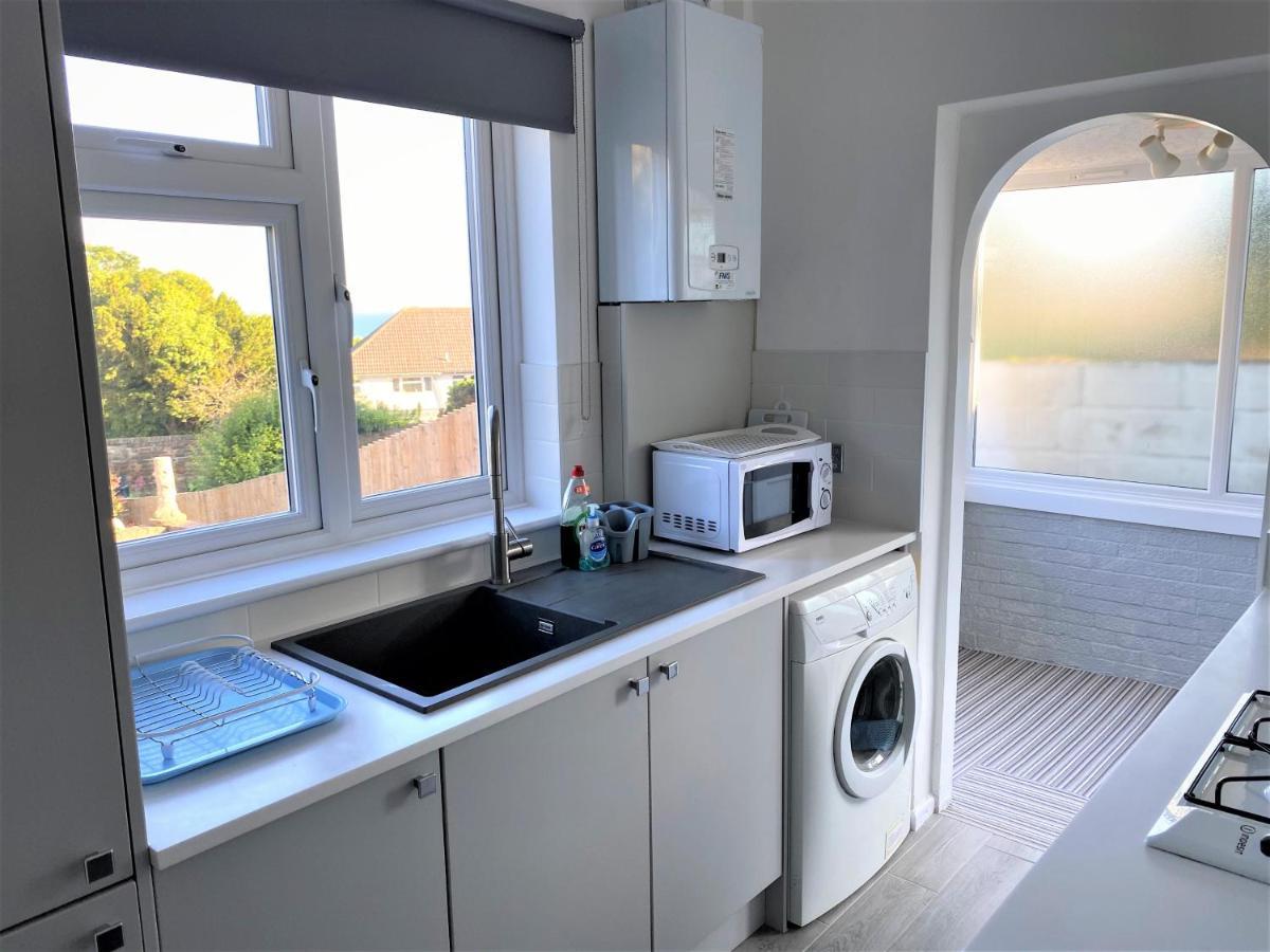 Luxury Suntrap In Private Complex St Leonards Apartamento Newport Beach Exterior foto