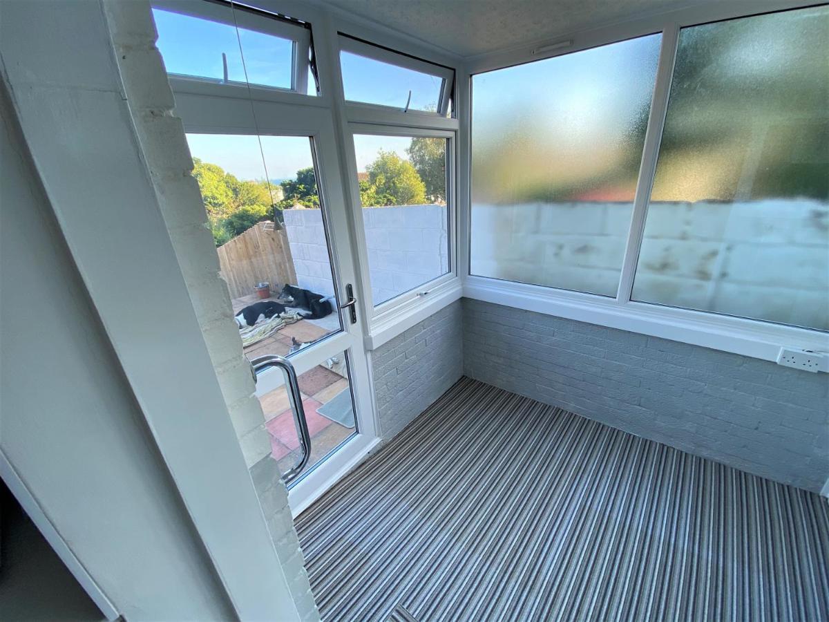 Luxury Suntrap In Private Complex St Leonards Apartamento Newport Beach Exterior foto