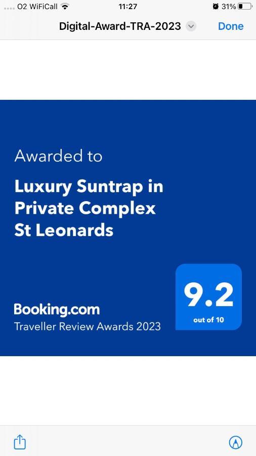 Luxury Suntrap In Private Complex St Leonards Apartamento Newport Beach Exterior foto